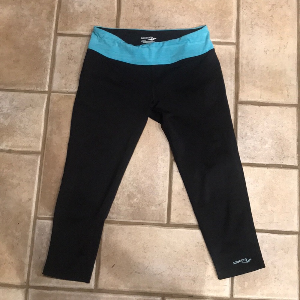 Saucony cropped black athletic leggings